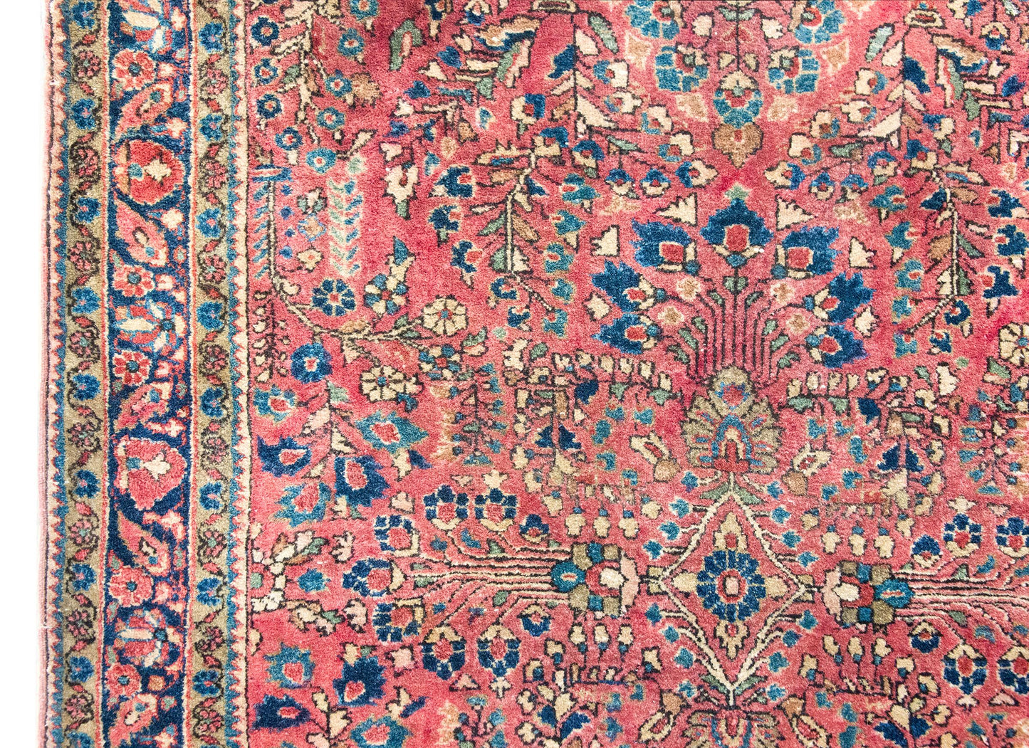 Early 20th Century Persian Sarouk Rug For Sale