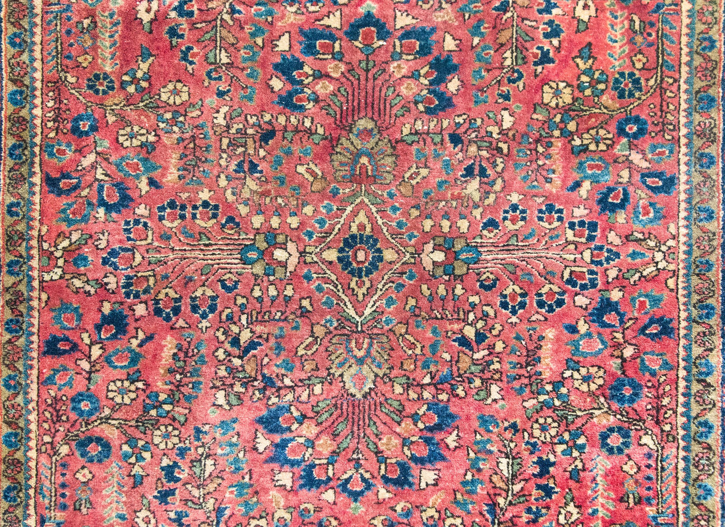 Early 20th Century Persian Sarouk Rug For Sale