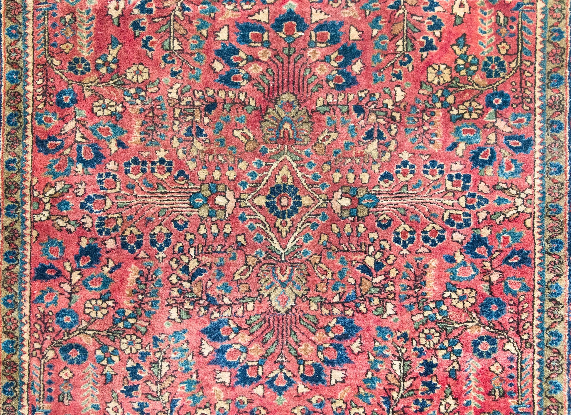 Early 20th Century Persian Sarouk Rug For Sale