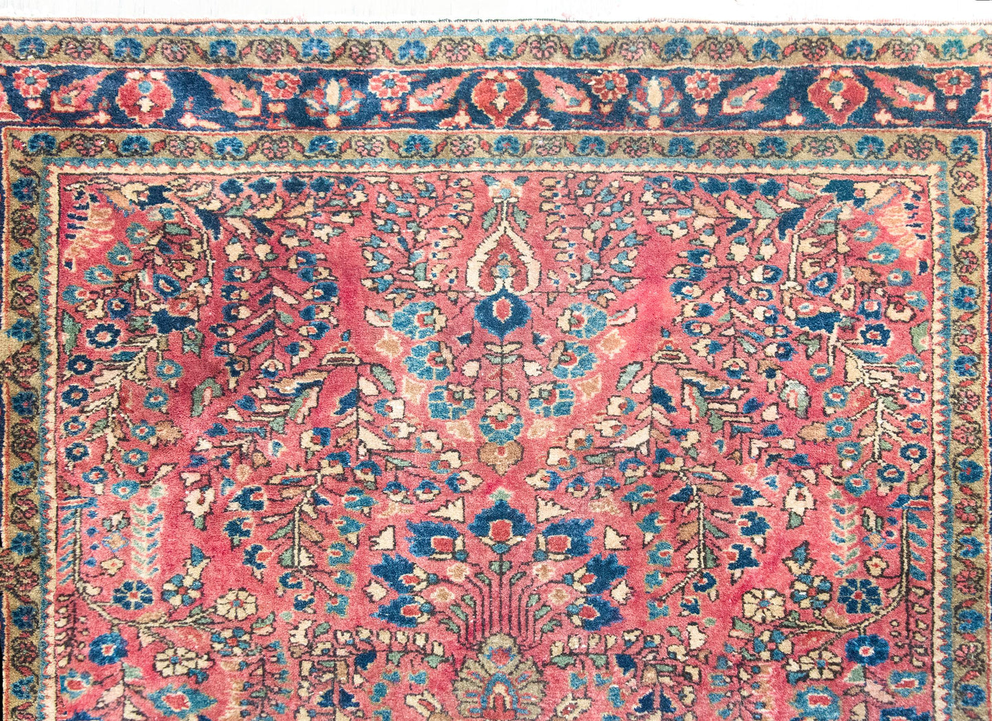 Early 20th Century Persian Sarouk Rug For Sale