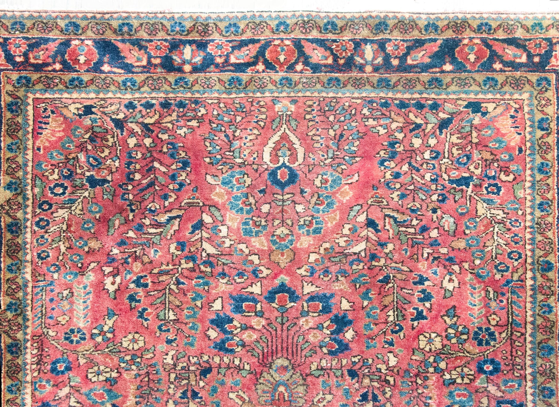 Early 20th Century Persian Sarouk Rug For Sale