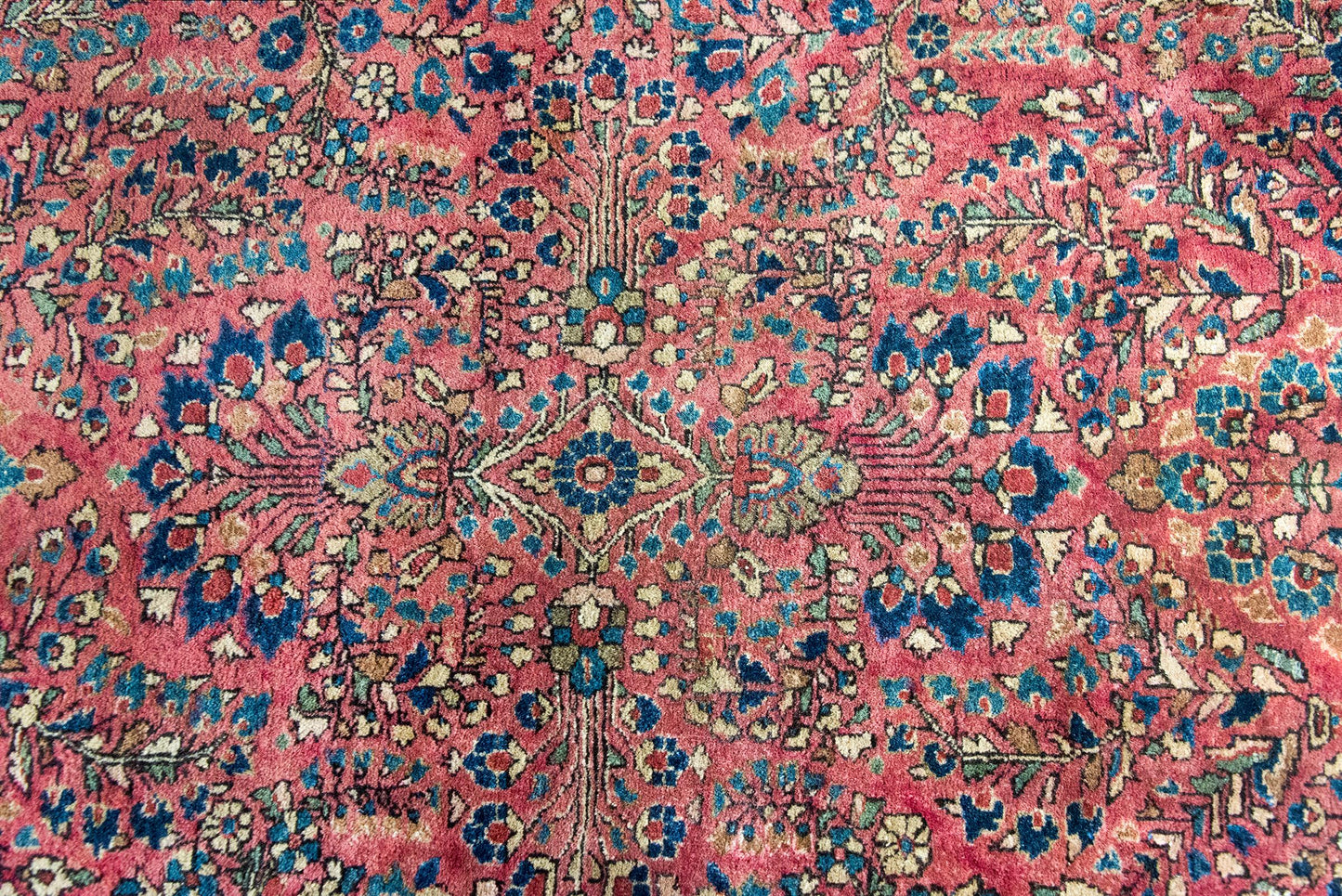 Early 20th Century Persian Sarouk Rug For Sale