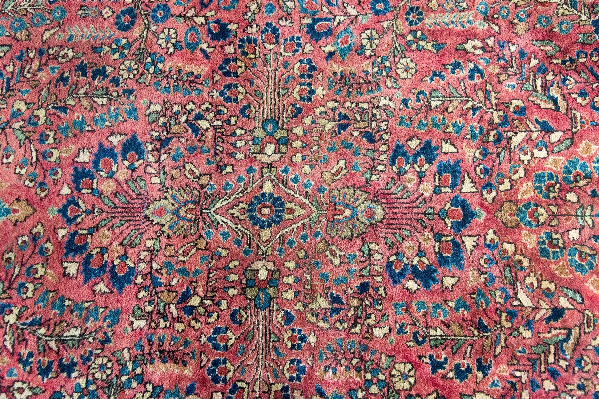 Early 20th Century Persian Sarouk Rug For Sale