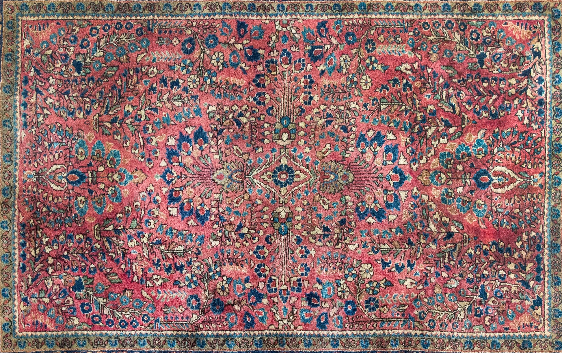 Early 20th Century Persian Sarouk Rug For Sale