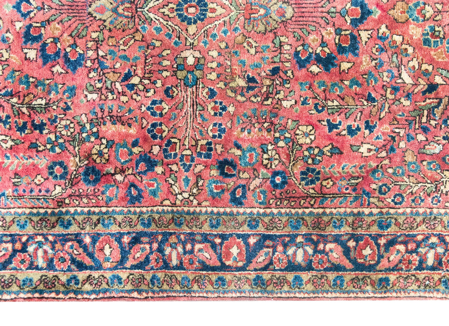 Early 20th Century Persian Sarouk Rug For Sale