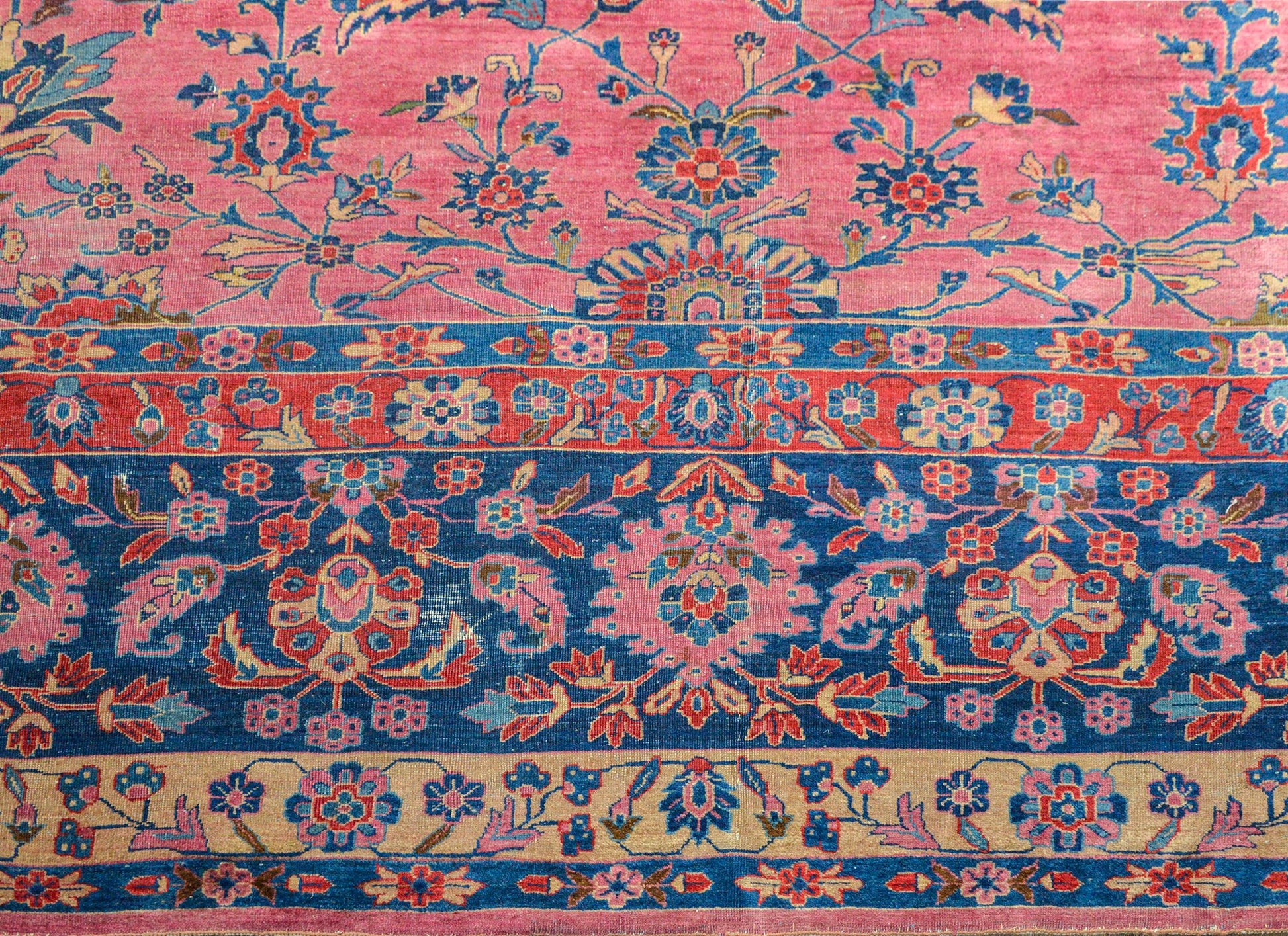 Gorgeous Early 20th Century Sarouk Rug For Sale