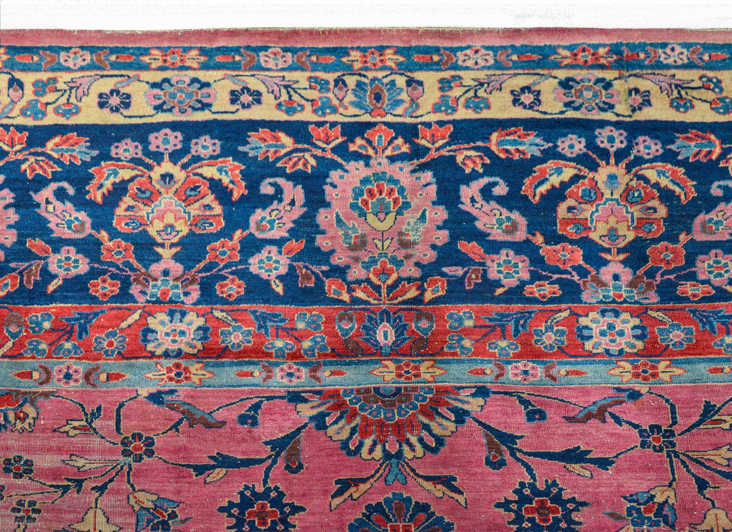 Gorgeous Early 20th Century Sarouk Rug For Sale