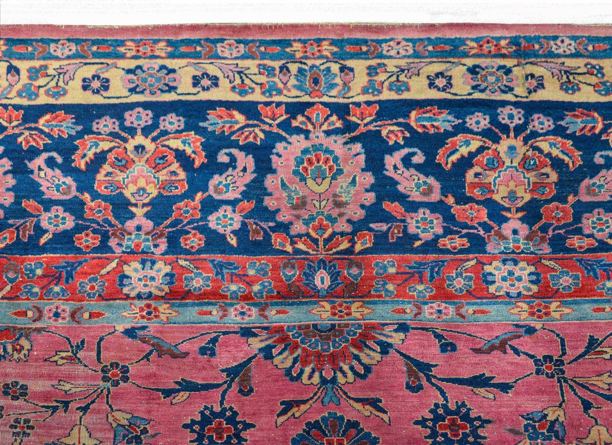 Gorgeous Early 20th Century Sarouk Rug For Sale
