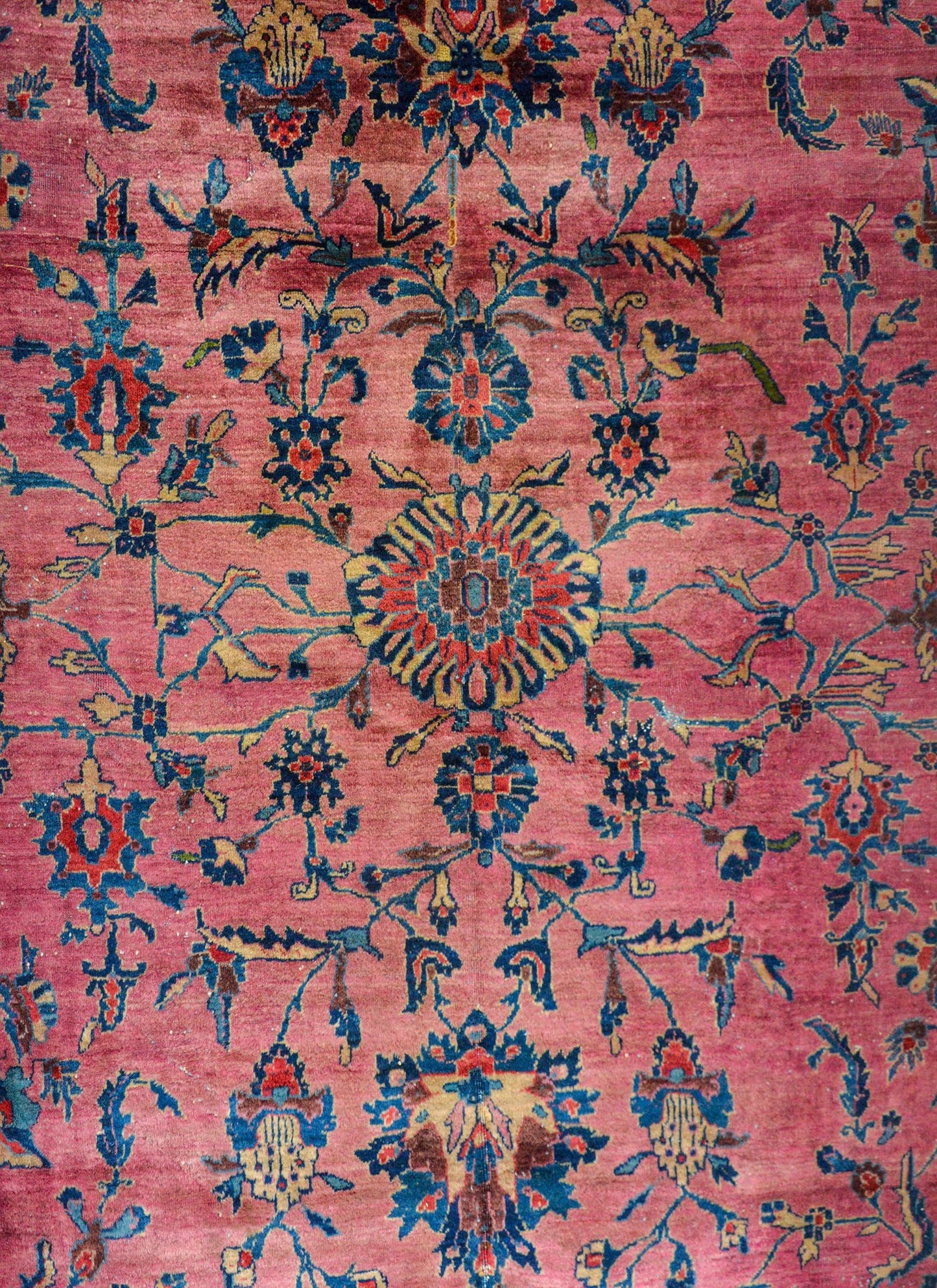 Gorgeous Early 20th Century Sarouk Rug For Sale