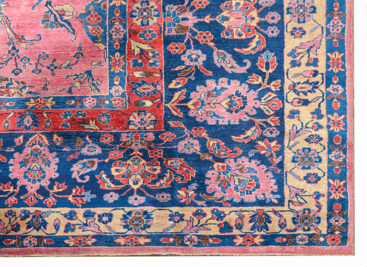Gorgeous Early 20th Century Sarouk Rug For Sale