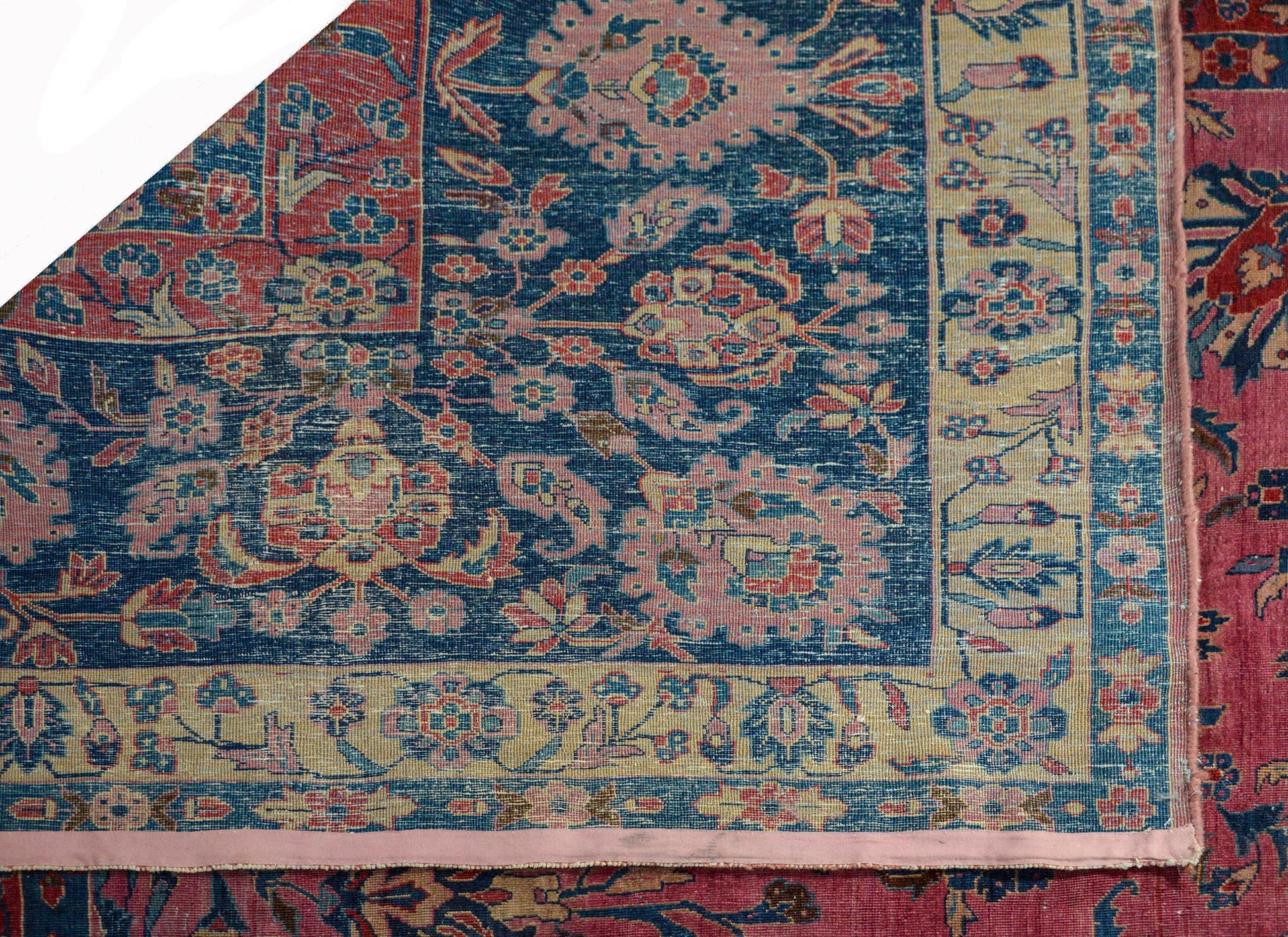 Gorgeous Early 20th Century Sarouk Rug For Sale