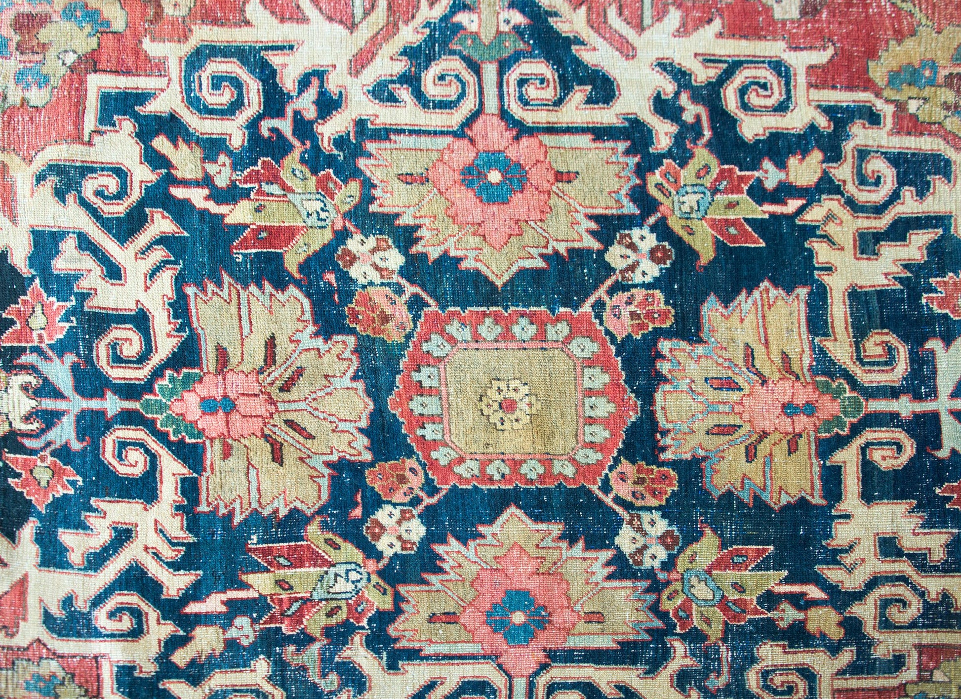 Late 19th Century Persian Heriz Serapi Rug For Sale