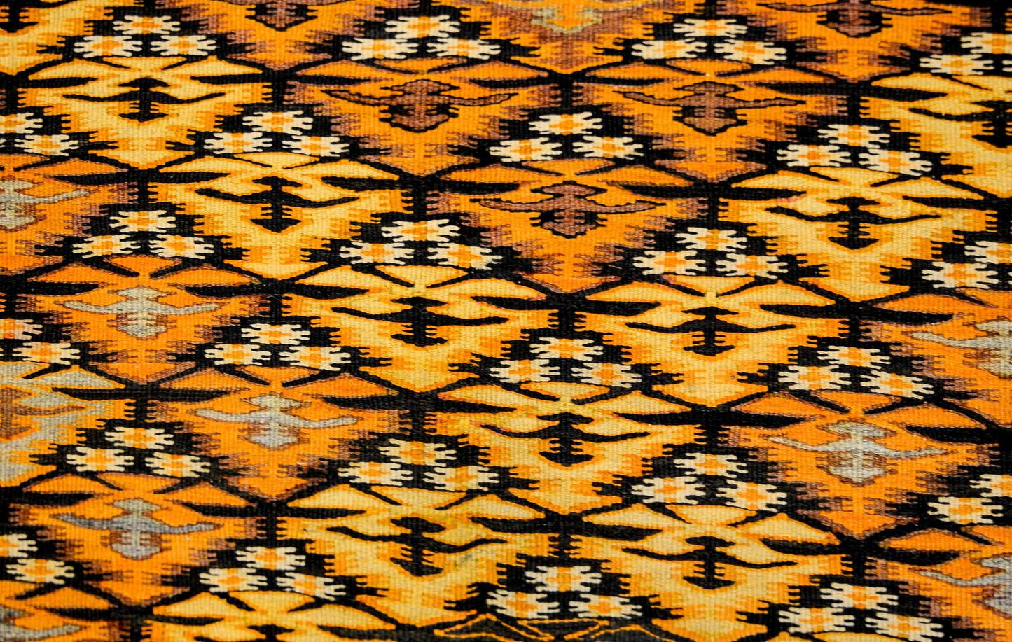 Mid-20th Century Qazvin Kilim Rug For Sale