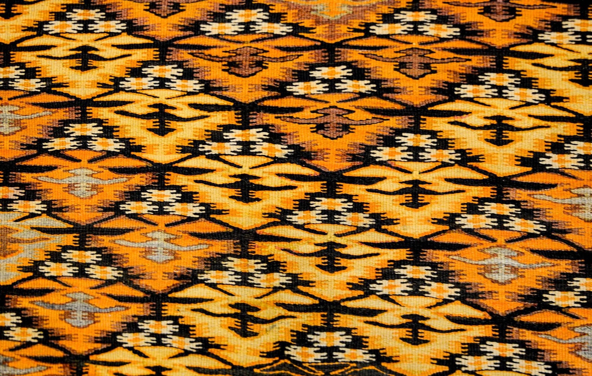 Mid-20th Century Qazvin Kilim Rug For Sale