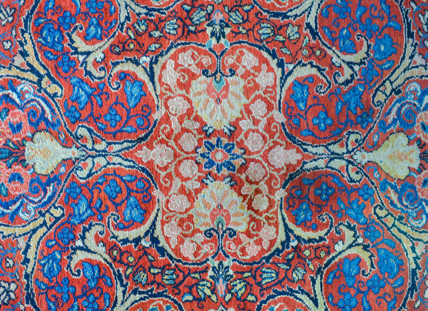 Early 20th Century Sarouk Mahal For Sale