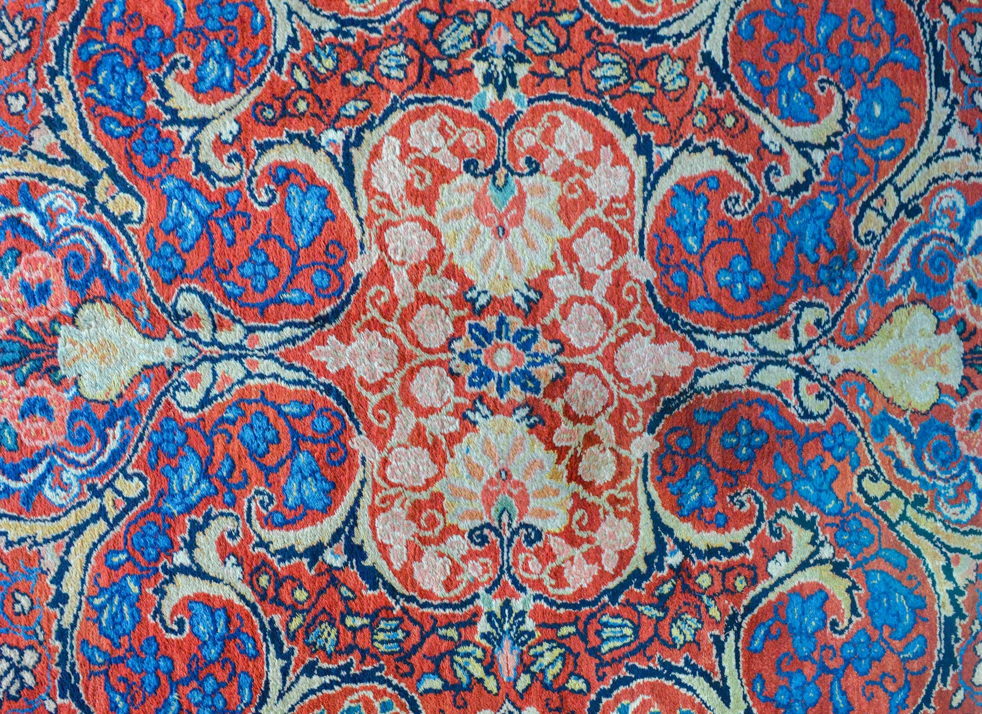 Early 20th Century Sarouk Mahal For Sale