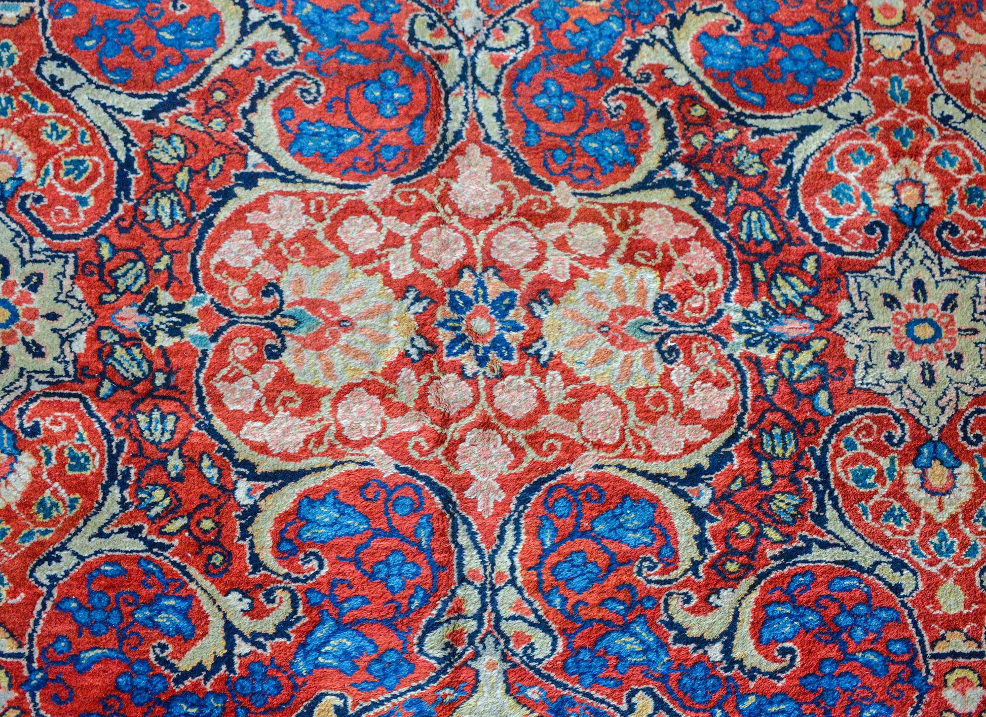 Early 20th Century Sarouk Mahal For Sale