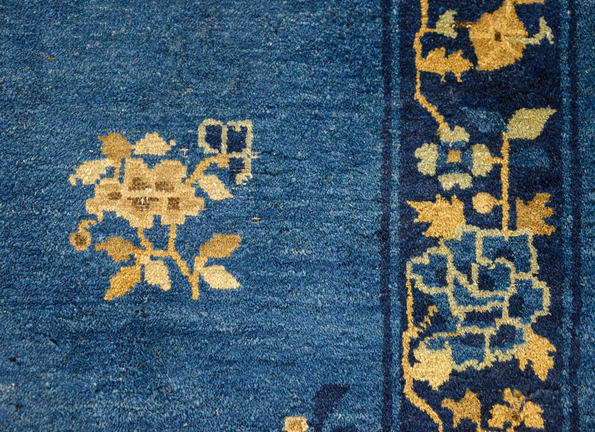 Early 20th Century Chinese Art Deco Rug For Sale