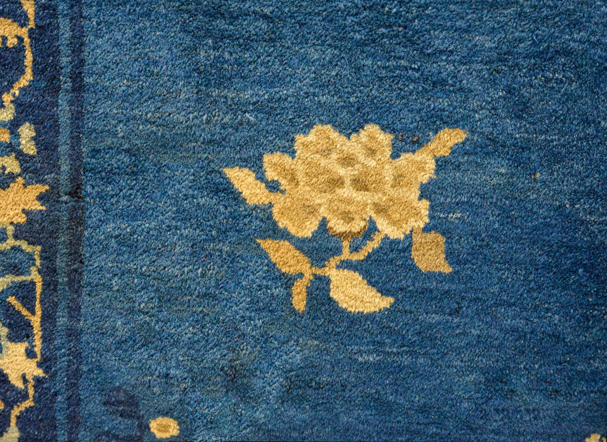 Early 20th Century Chinese Art Deco Rug For Sale