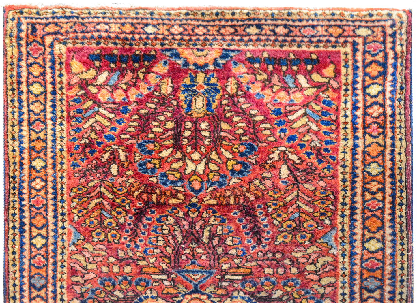 Traditional Early 20th Century Sarouk Rug For Sale