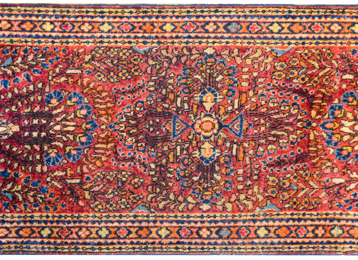 Traditional Early 20th Century Sarouk Rug For Sale