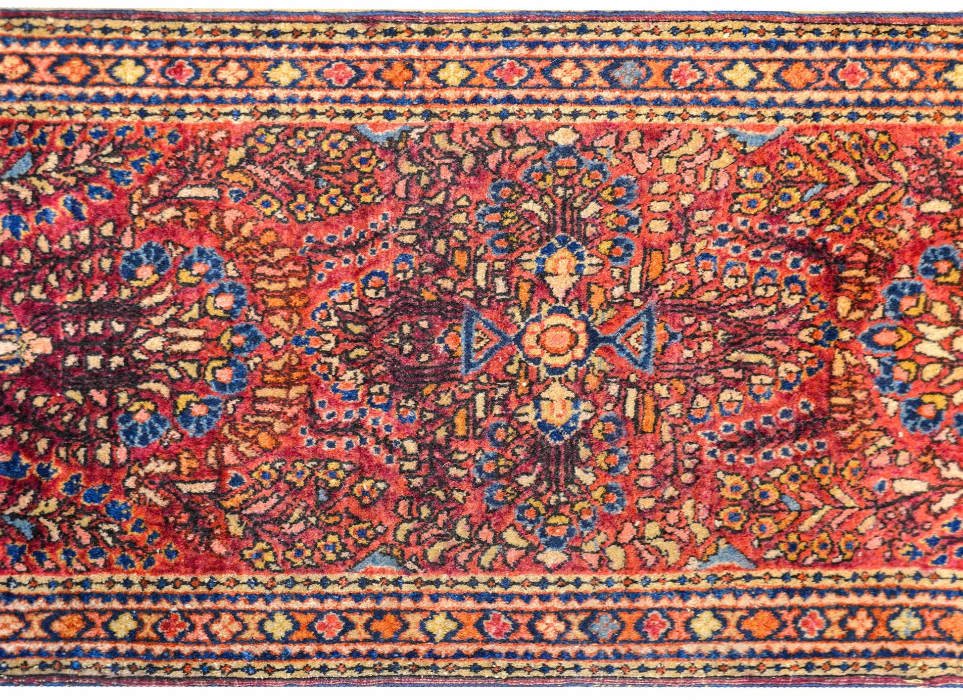 Traditional Early 20th Century Sarouk Rug For Sale