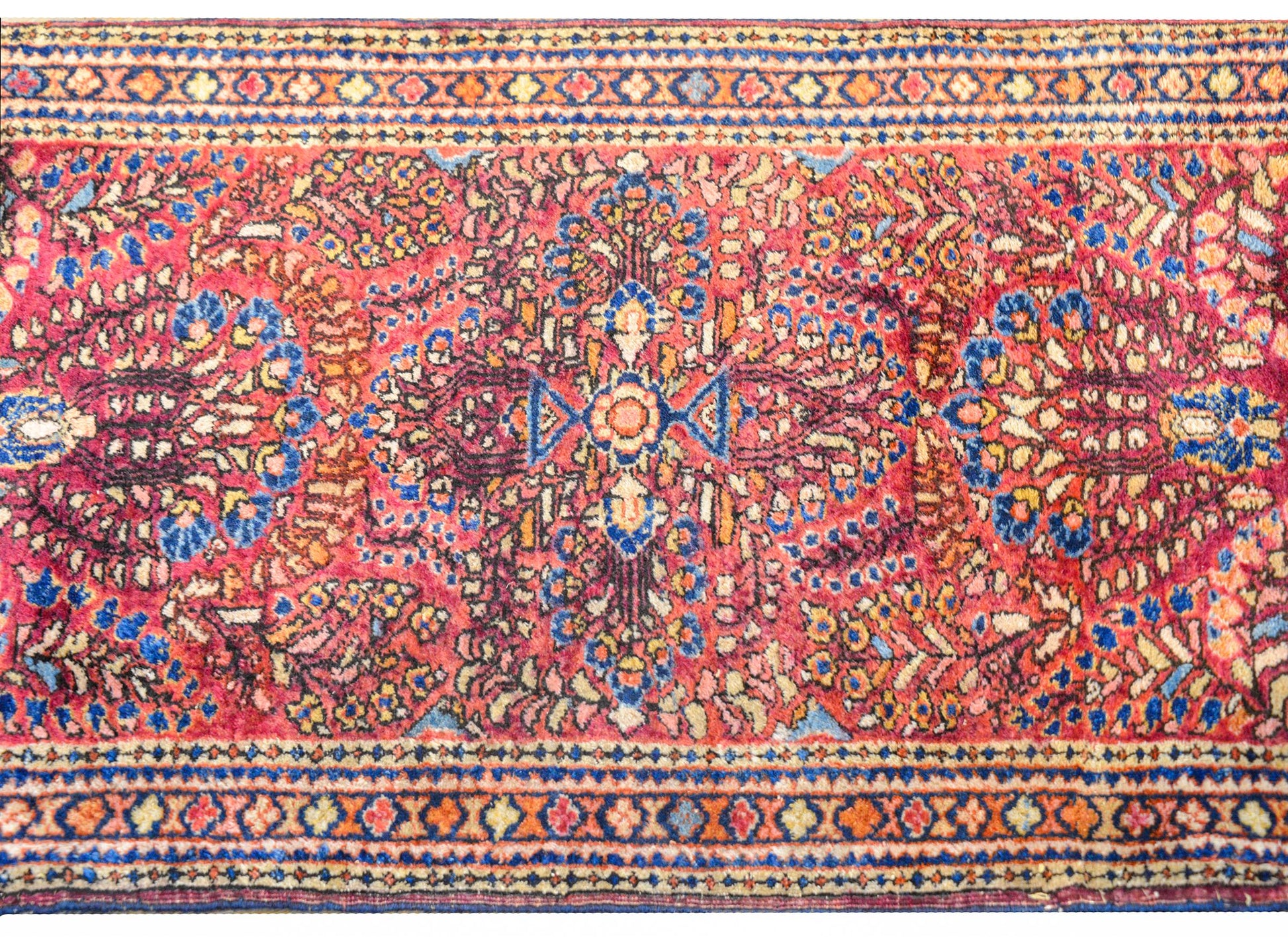 Traditional Early 20th Century Sarouk Rug For Sale