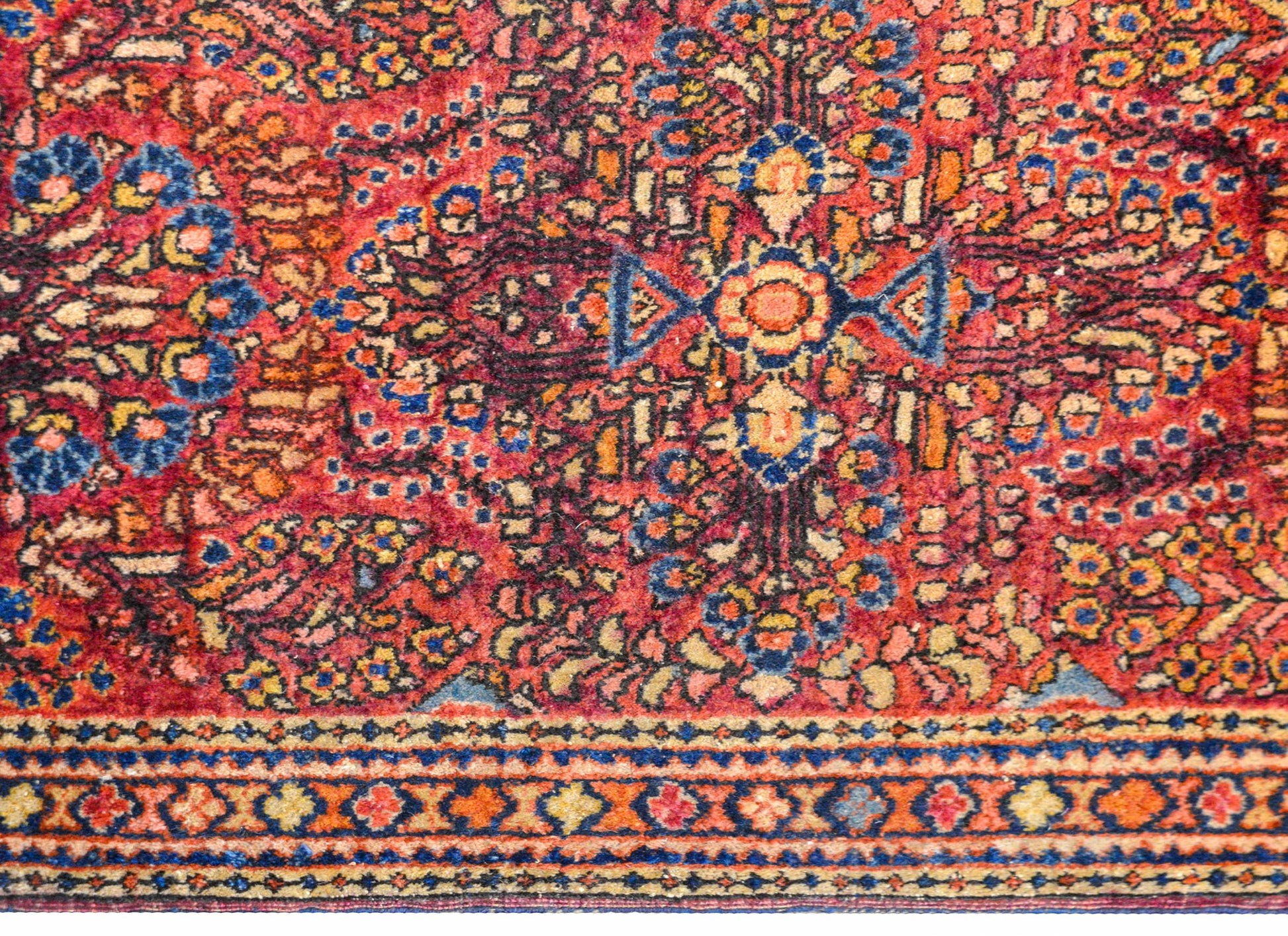 Traditional Early 20th Century Sarouk Rug For Sale