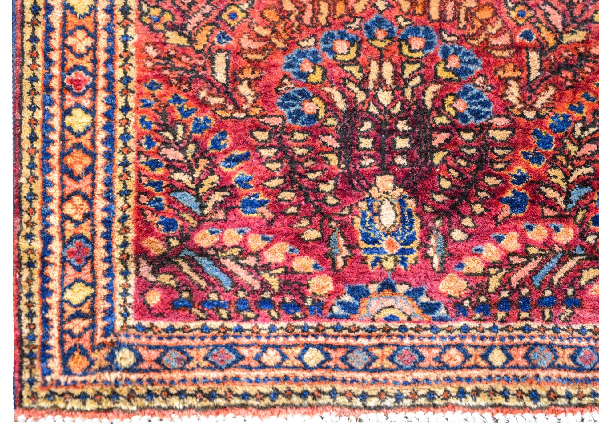 Traditional Early 20th Century Sarouk Rug For Sale