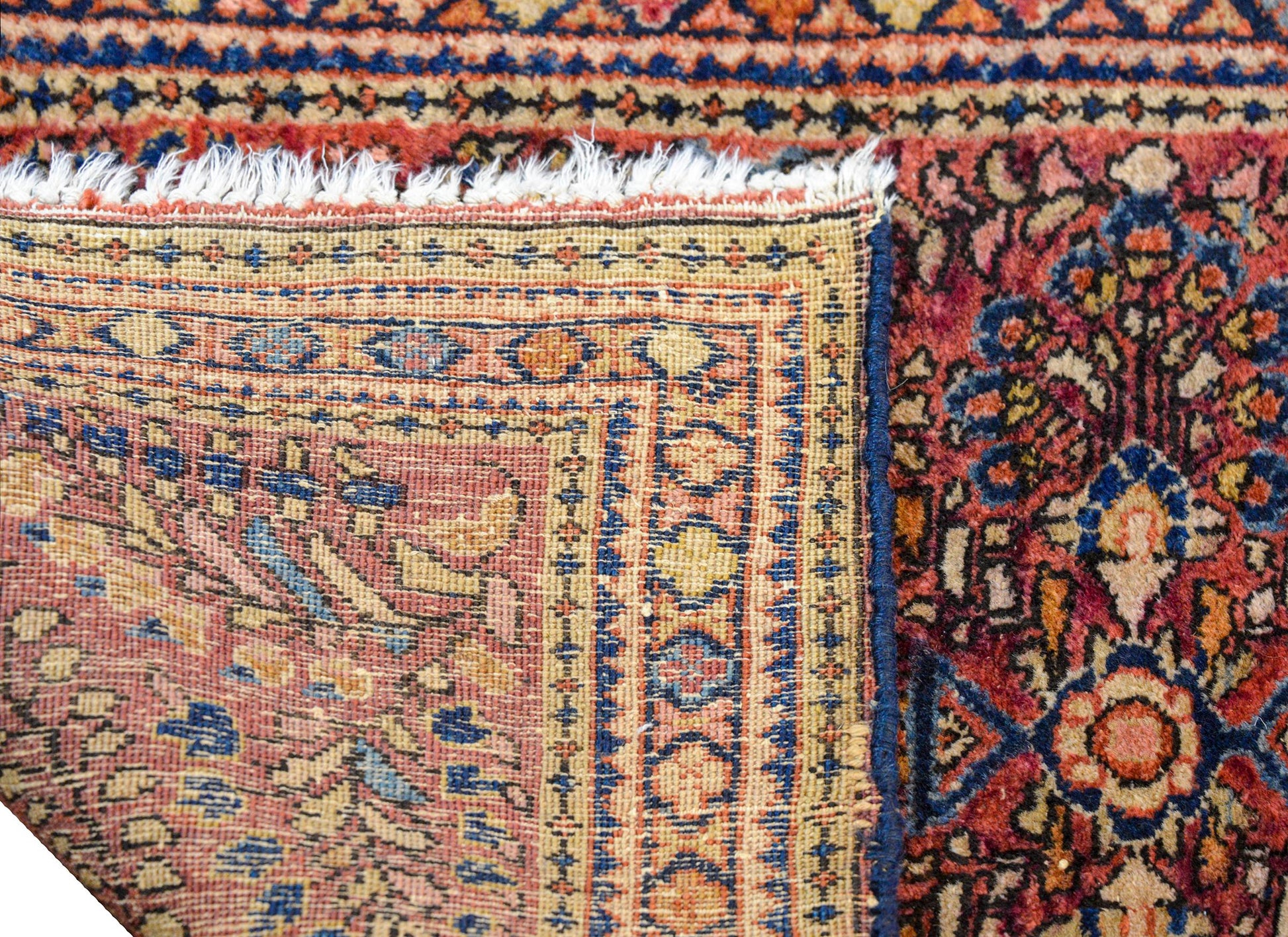 Traditional Early 20th Century Sarouk Rug For Sale