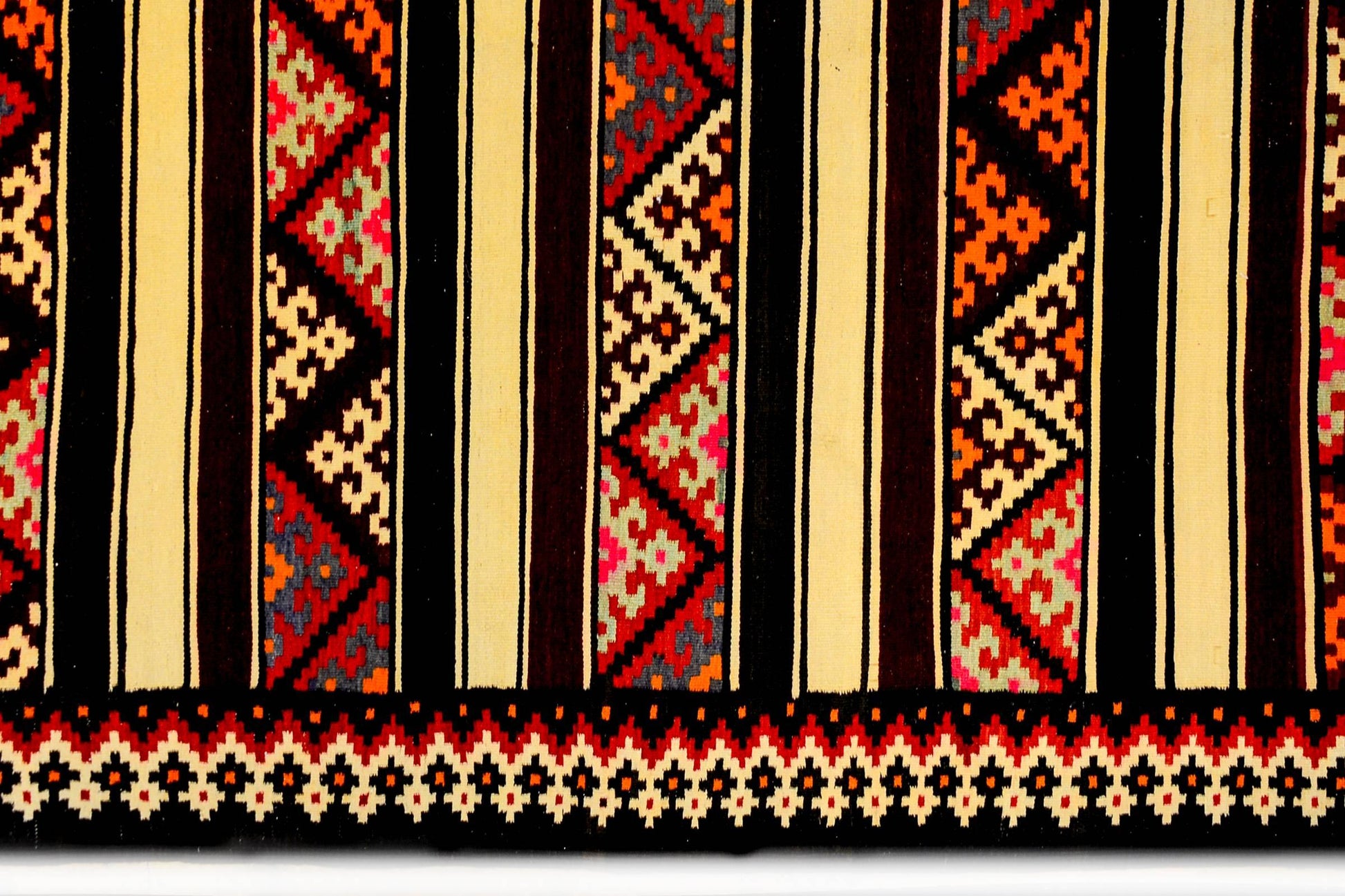 Beautiful Mid-20th Century Zarand Kilim Rug For Sale
