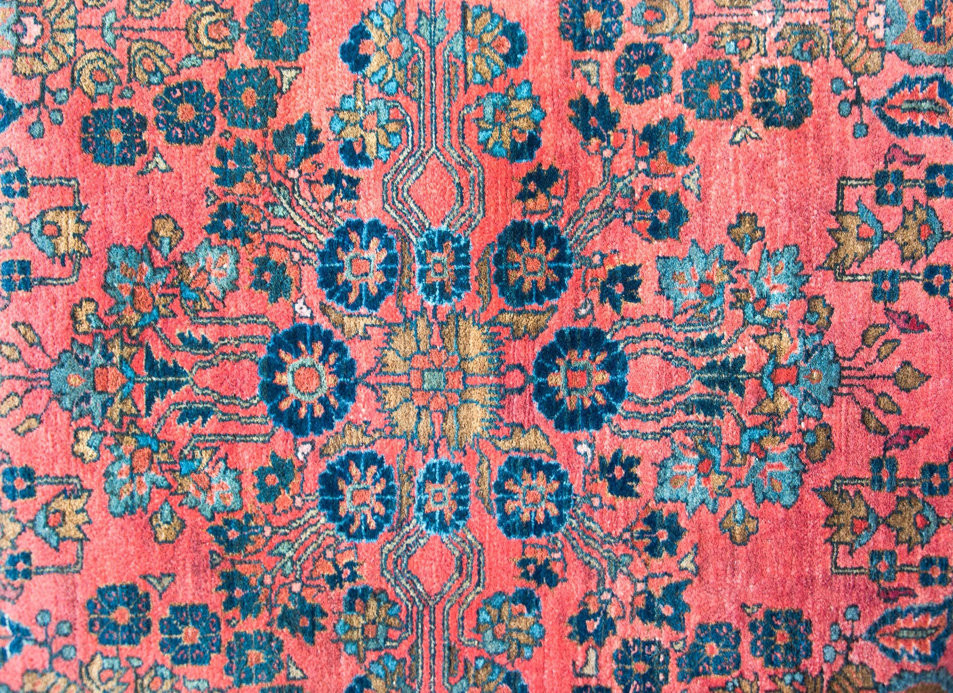 Early 20th Century Persian Sarouk Rug For Sale
