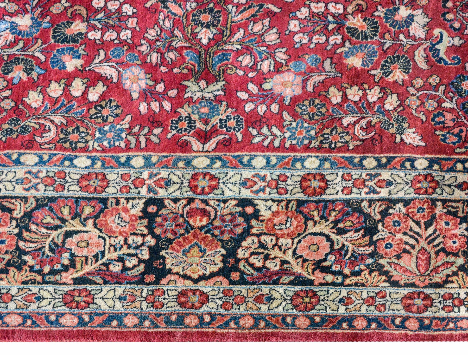 Early 20th Century Sarouk Rug For Sale