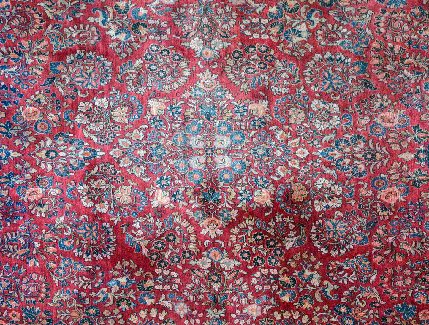 Early 20th Century Sarouk Rug For Sale