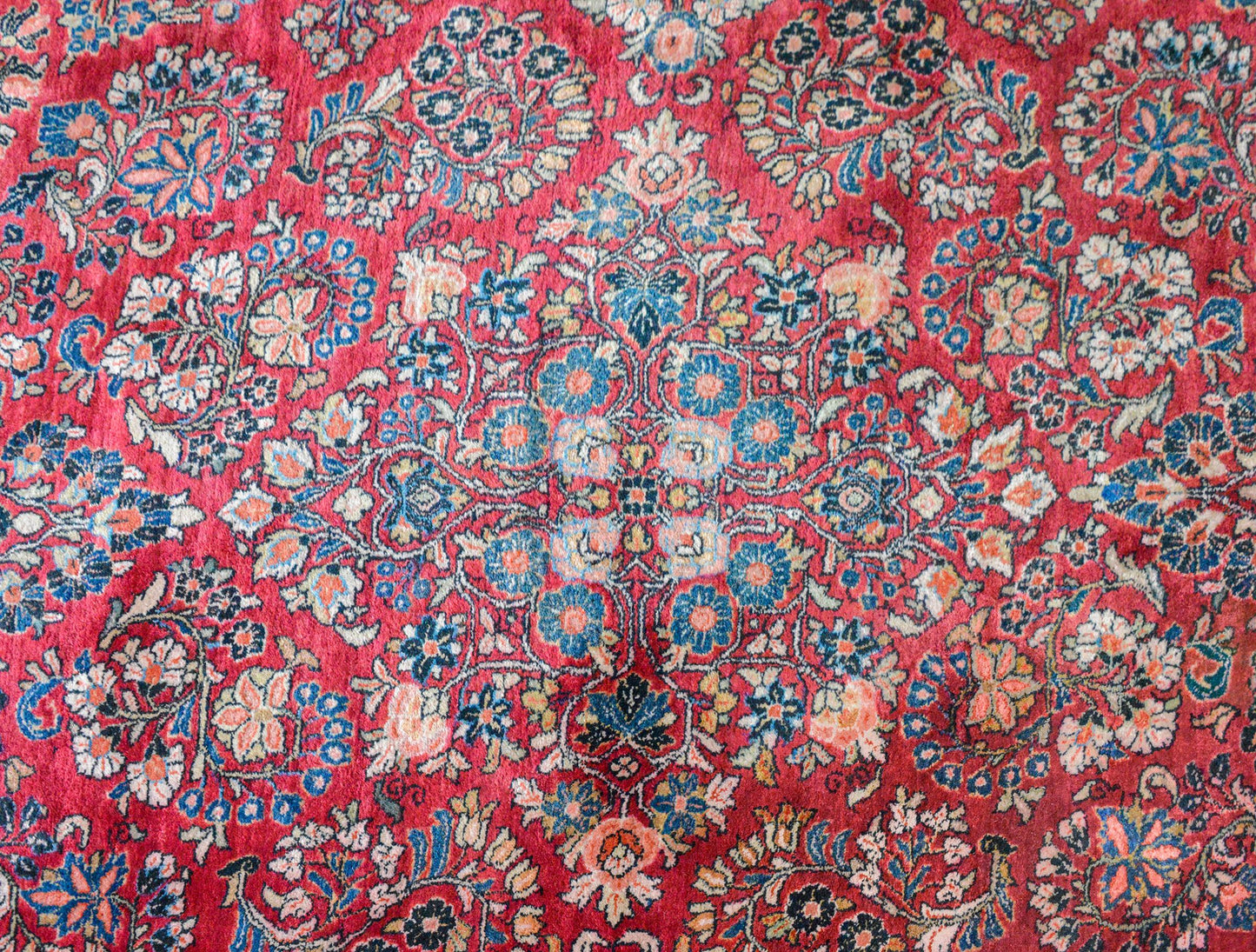Early 20th Century Sarouk Rug For Sale
