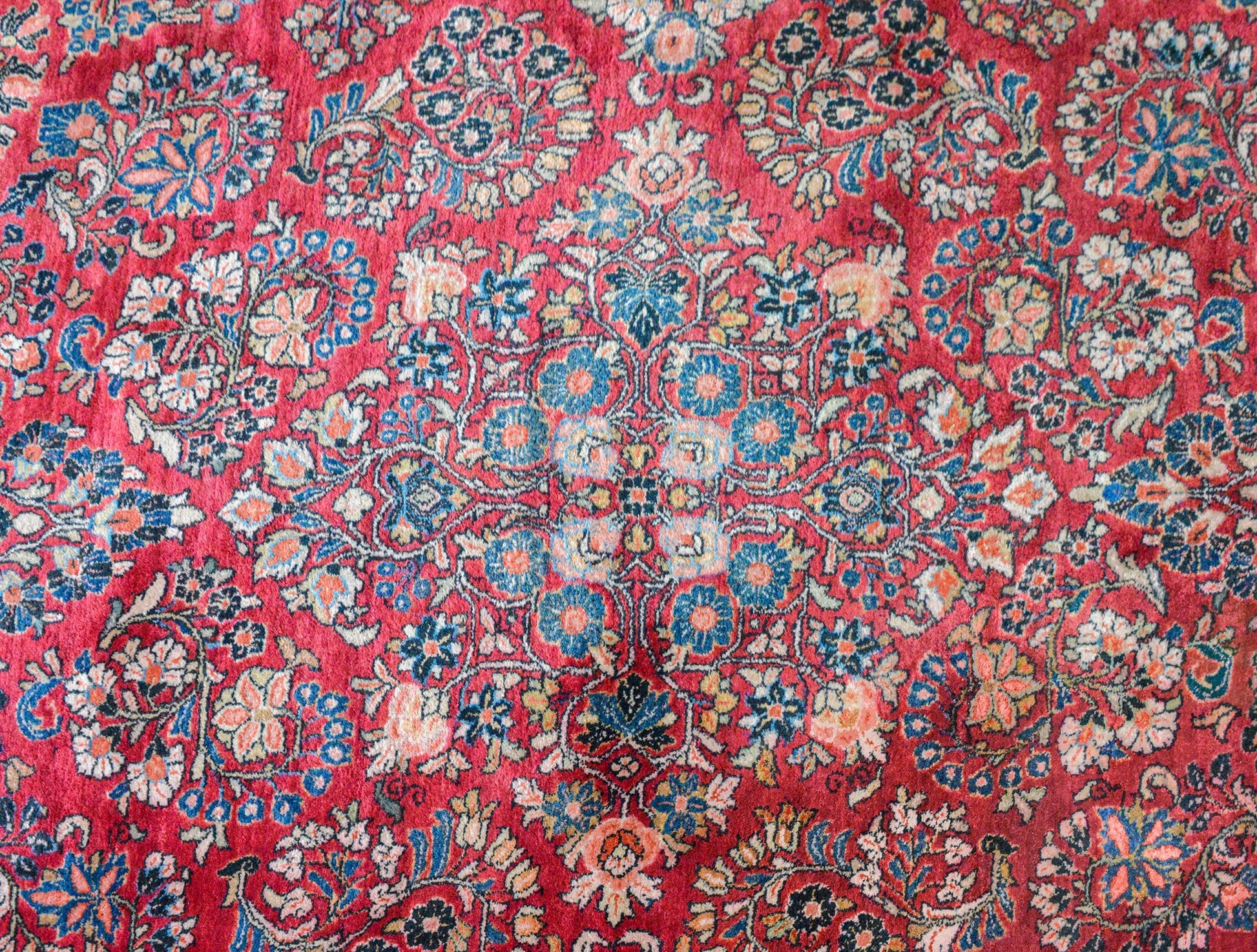 Early 20th Century Sarouk Rug For Sale
