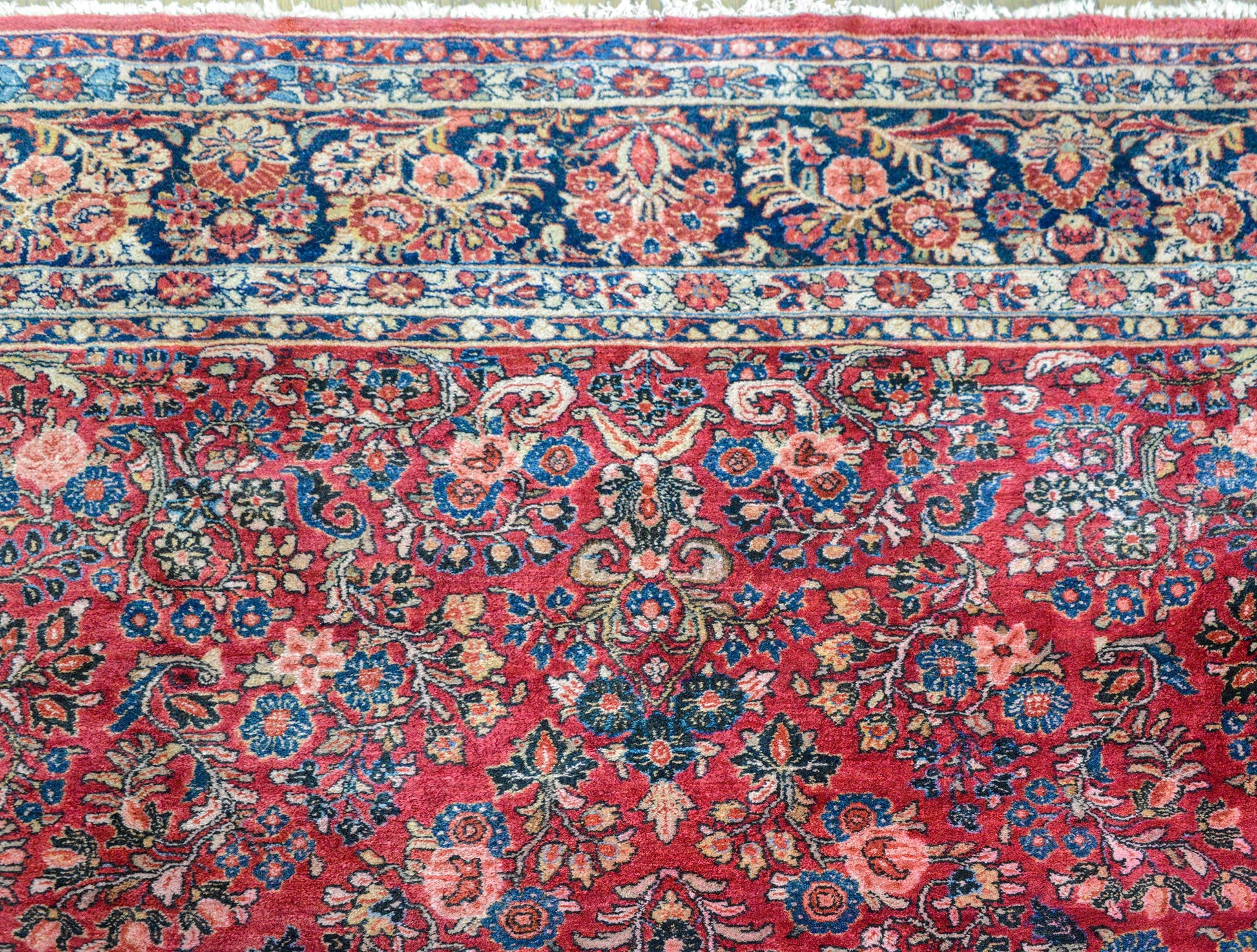 Early 20th Century Sarouk Rug For Sale