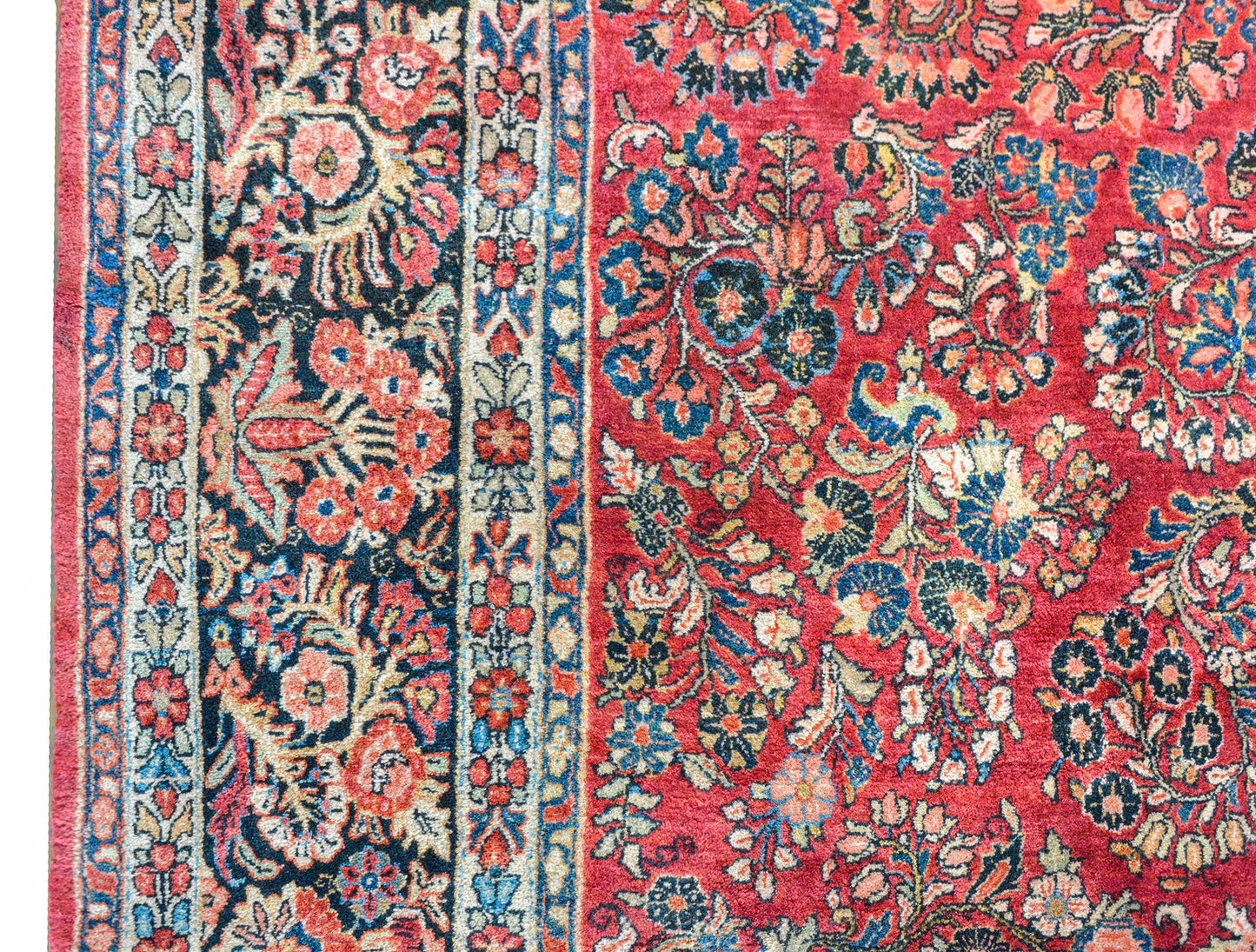 Early 20th Century Sarouk Rug For Sale