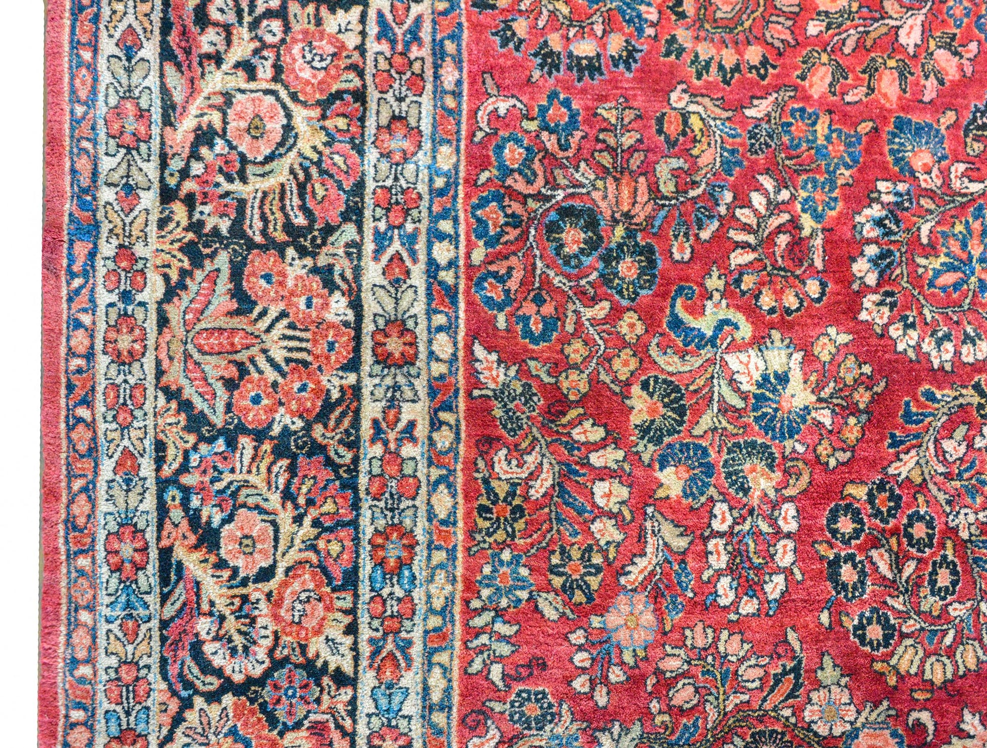Early 20th Century Sarouk Rug For Sale