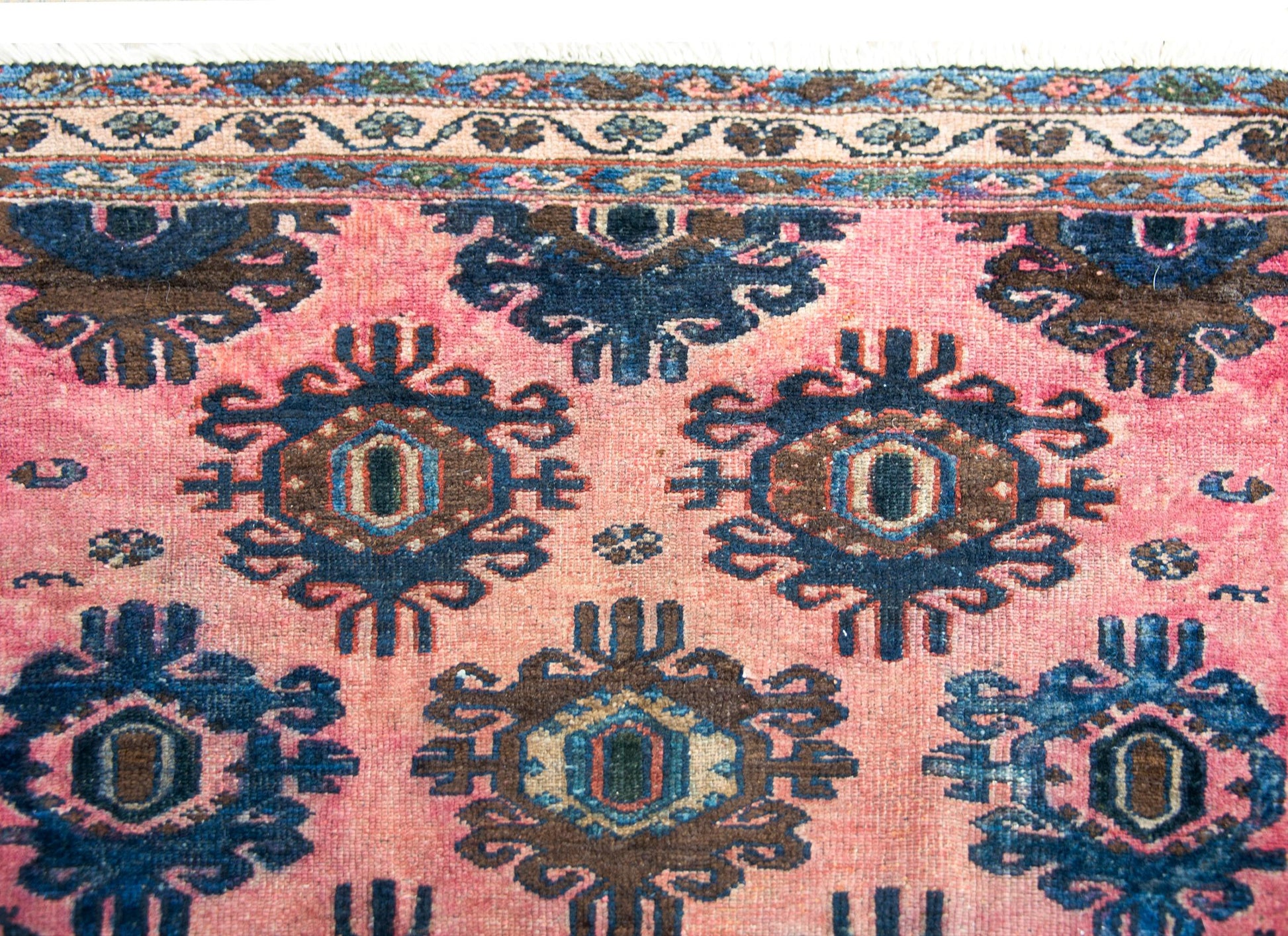 Early 20th Century Lilihan Rug For Sale