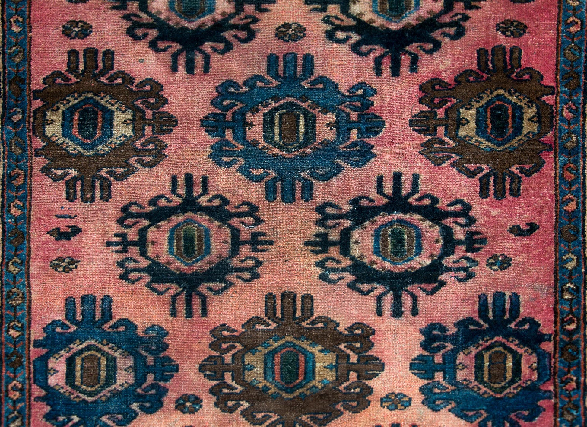 Early 20th Century Lilihan Rug For Sale
