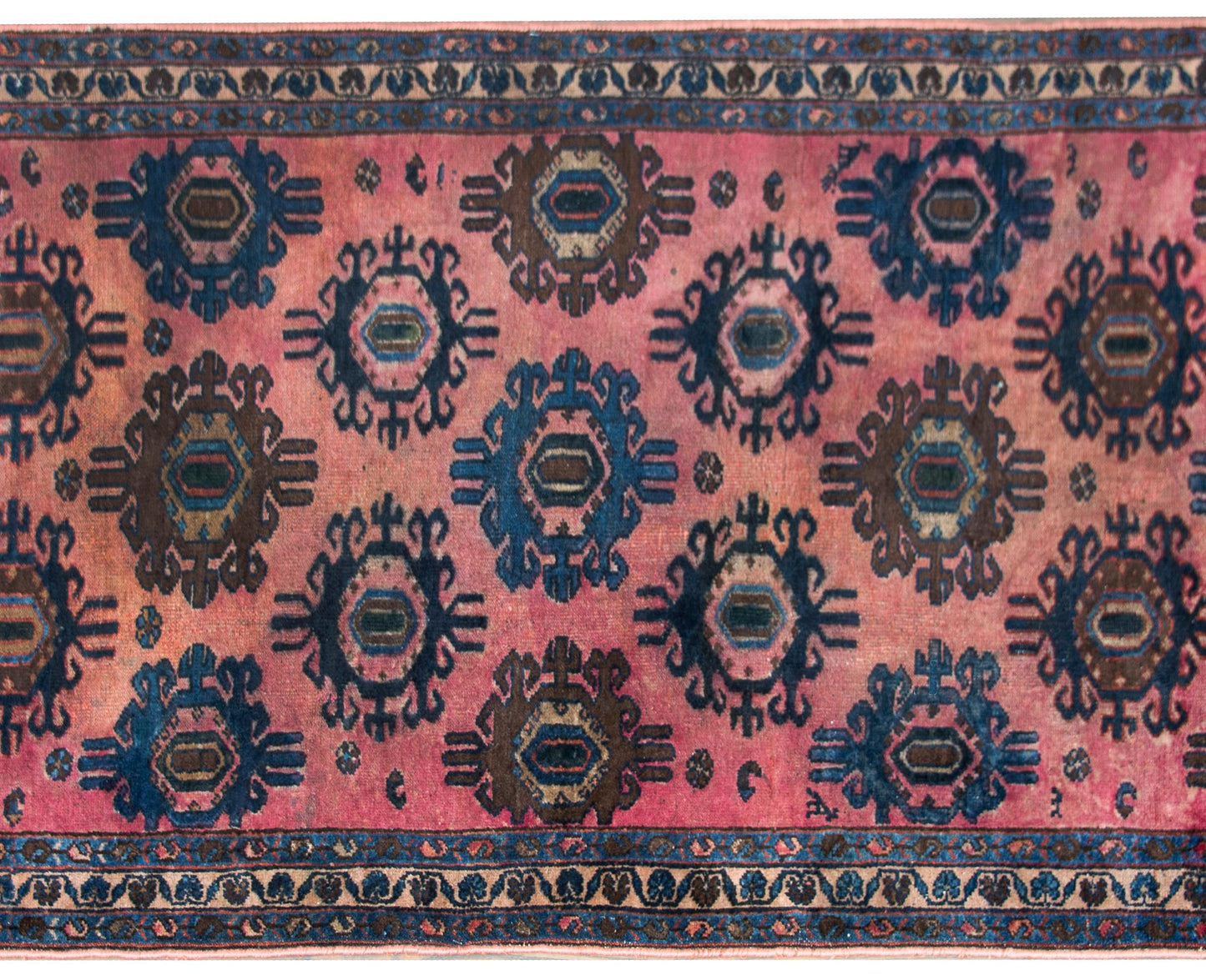 Early 20th Century Lilihan Rug For Sale