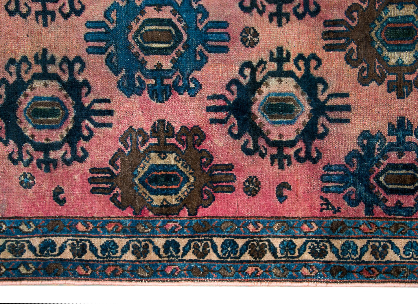 Early 20th Century Lilihan Rug For Sale