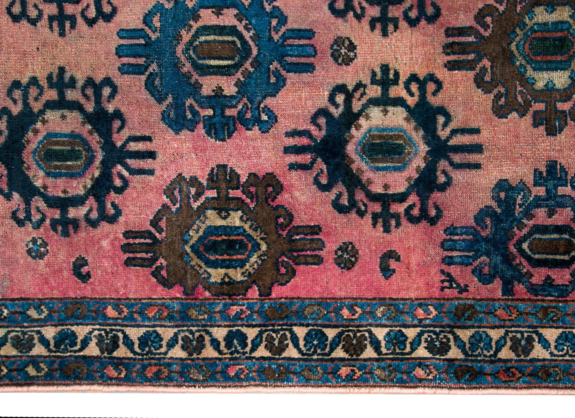 Early 20th Century Lilihan Rug For Sale