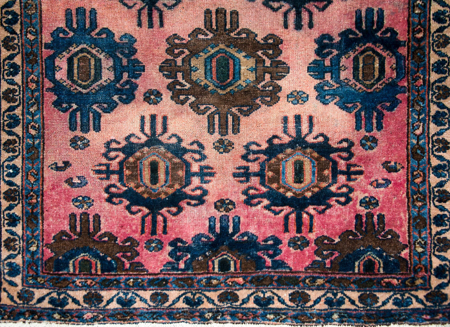 Early 20th Century Lilihan Rug For Sale