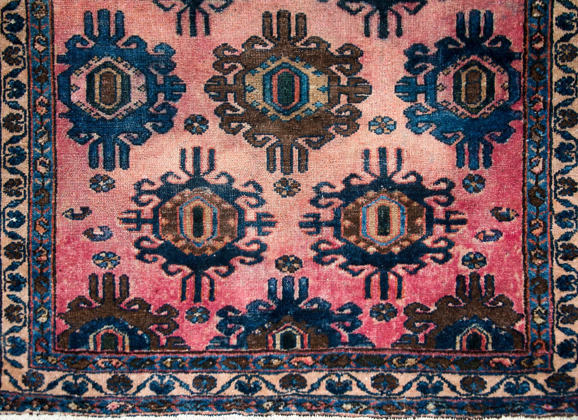 Early 20th Century Lilihan Rug For Sale
