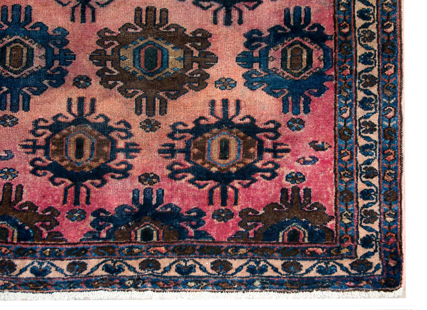 Early 20th Century Lilihan Rug For Sale