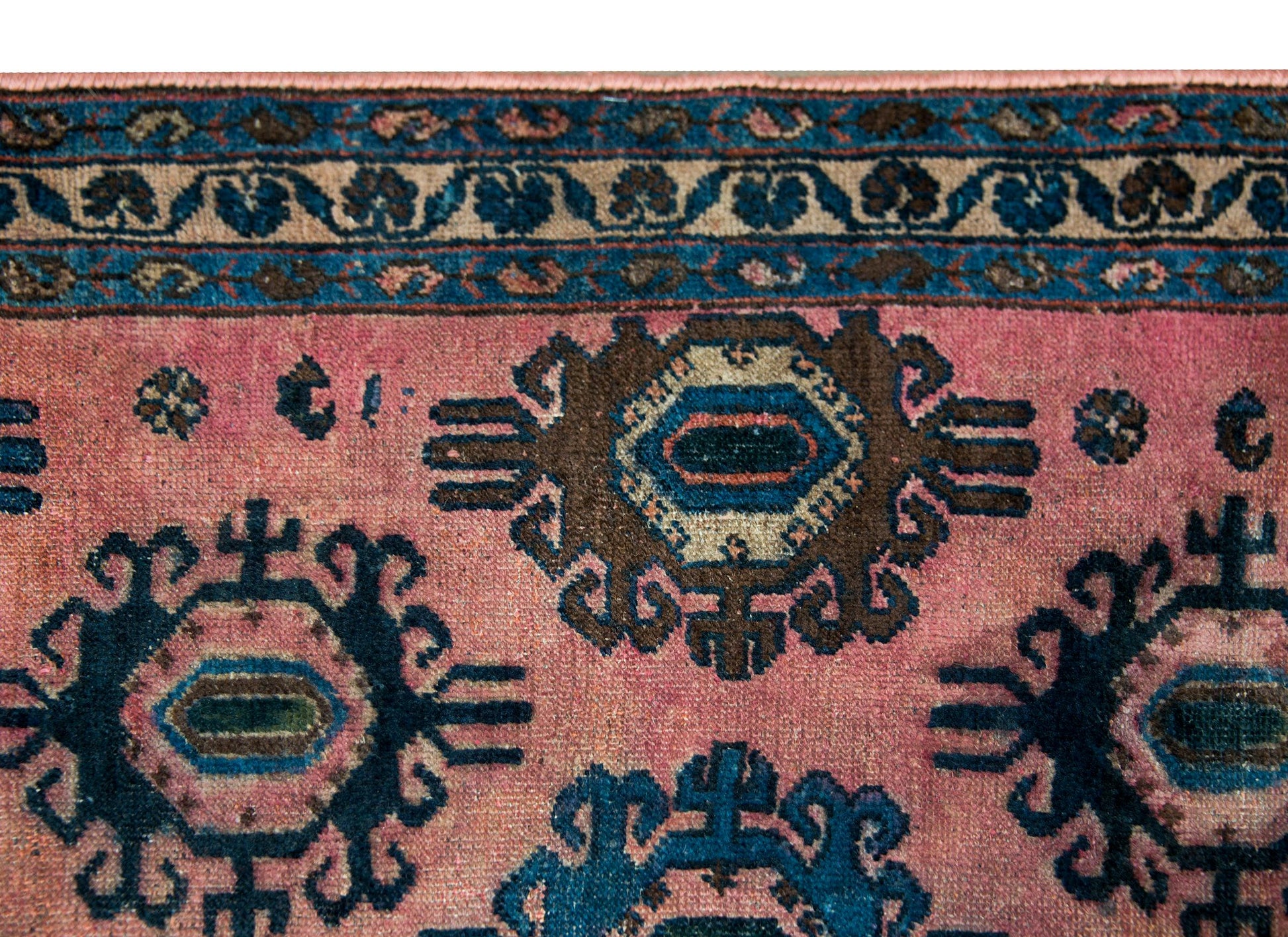 Early 20th Century Lilihan Rug For Sale