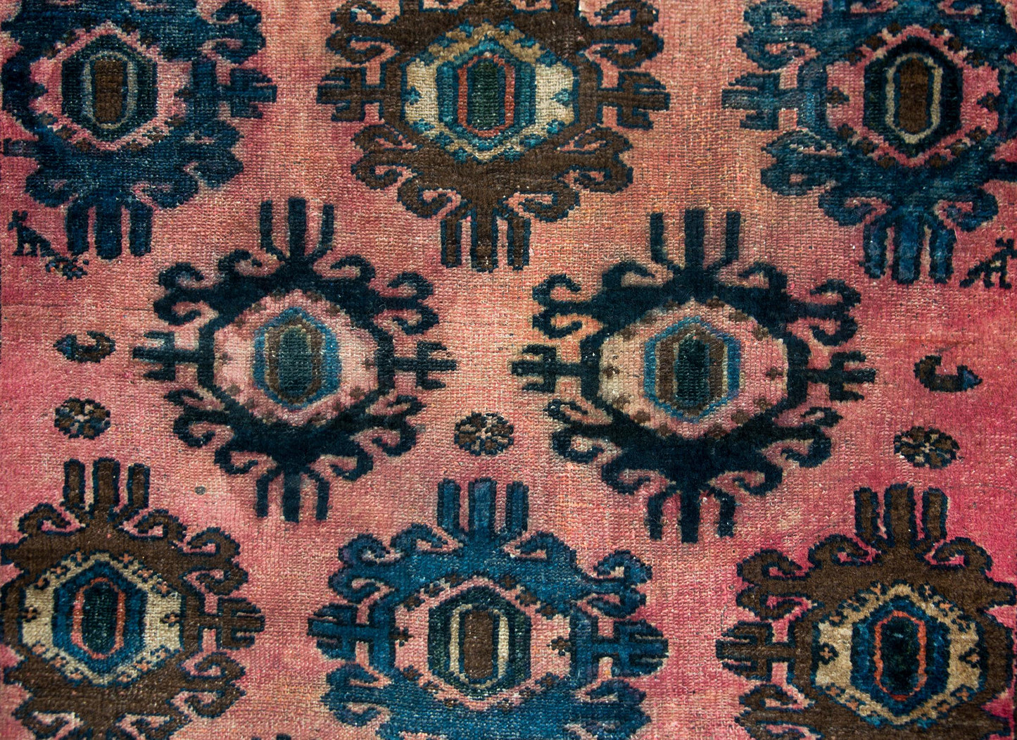 Early 20th Century Lilihan Rug For Sale