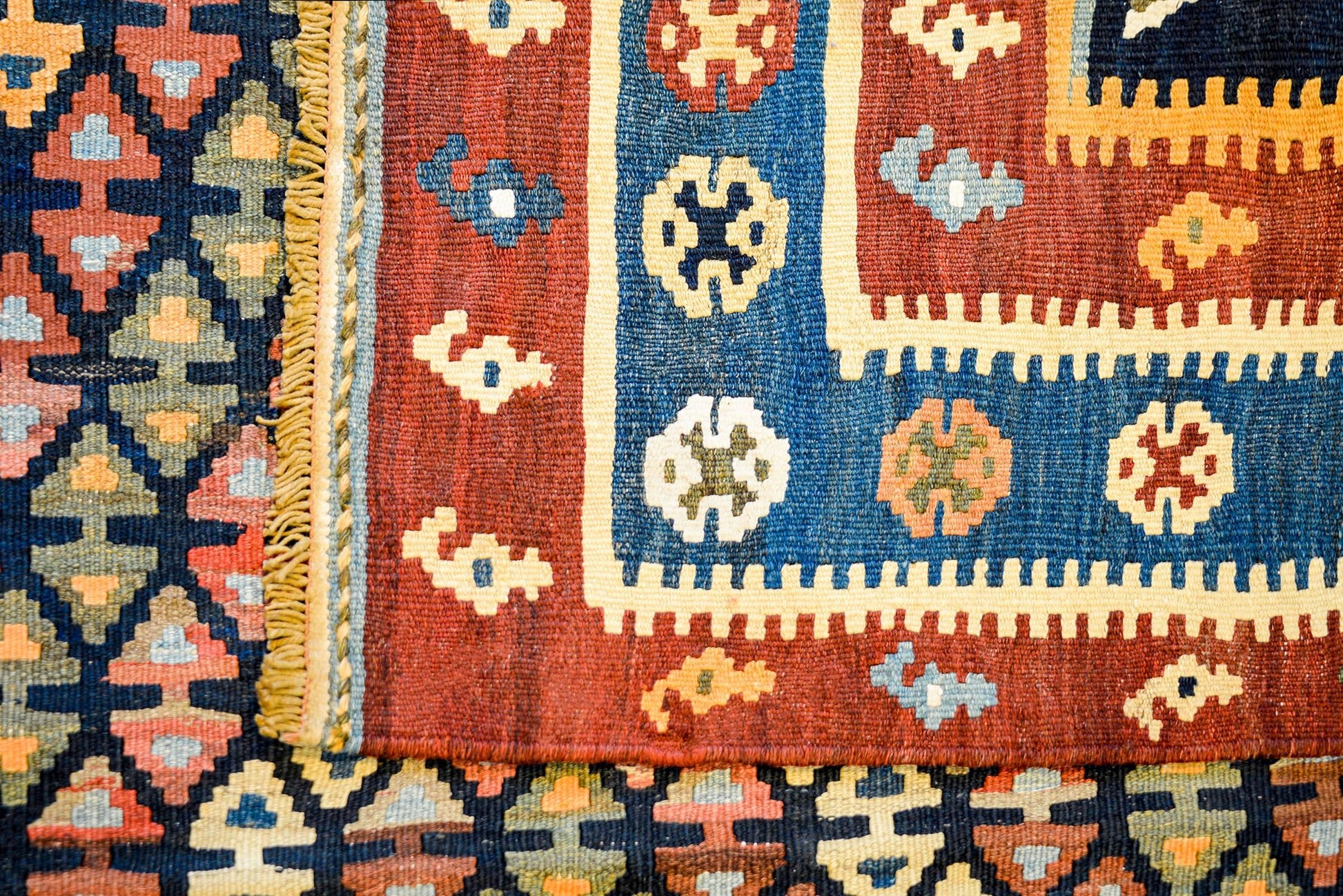 Early 20th Century Ersin Kilim Rug For Sale
